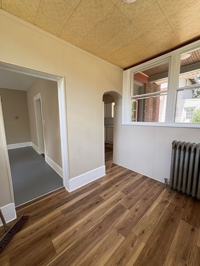Building Photo - Four bedroom one bathroom home for rent