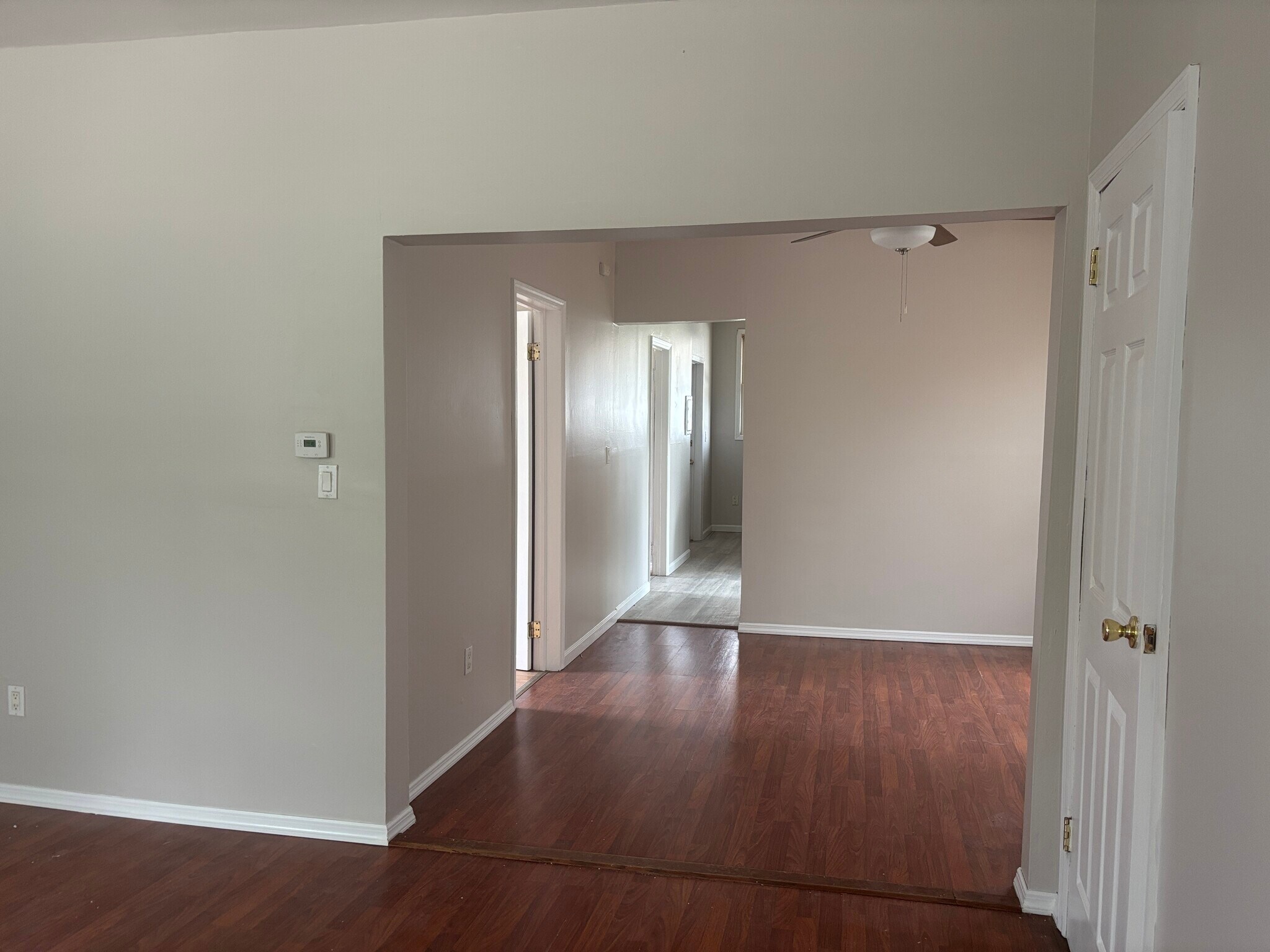 Building Photo - 421 River Dr