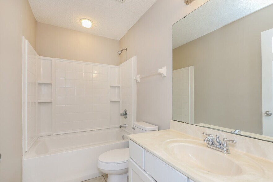 Building Photo - 11505 Oaklawn Rd