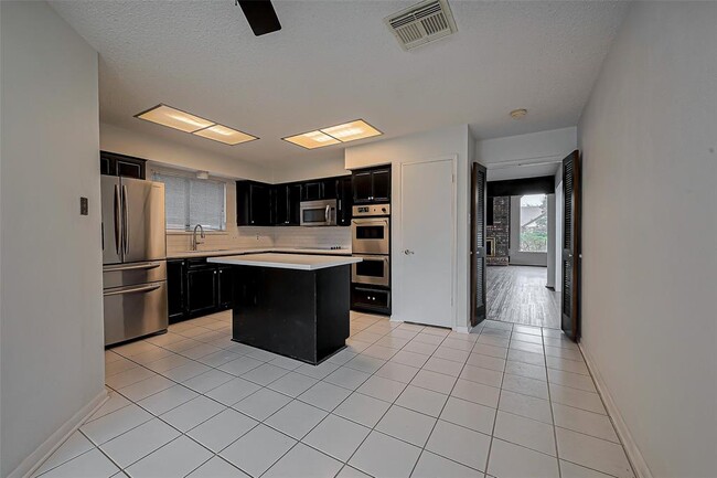 Building Photo - 15030 St Cloud Dr