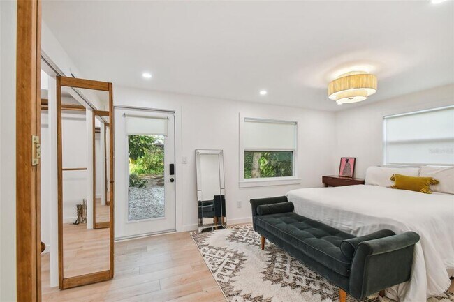 Building Photo - 145 24th Ave SE