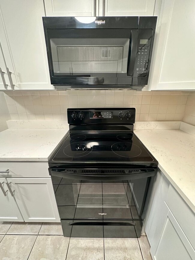 Building Photo - 7300 N Ridge Blvd