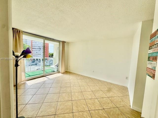 Building Photo - 1301 NE Miami Gardens Dr