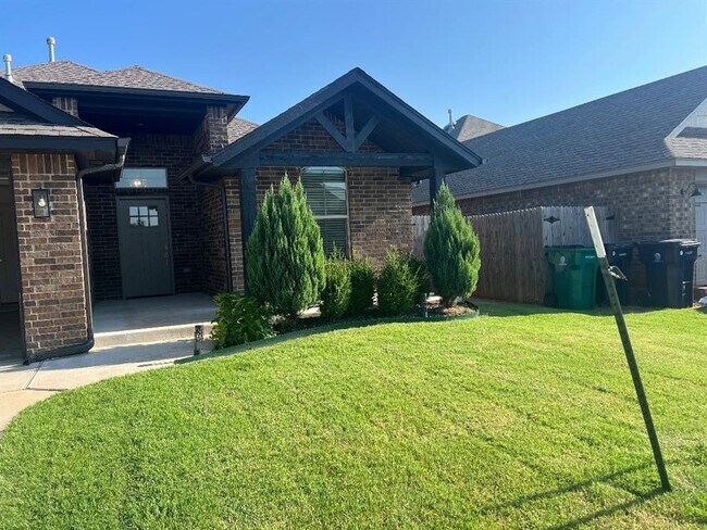 Building Photo - 8722 SW 40th Ter