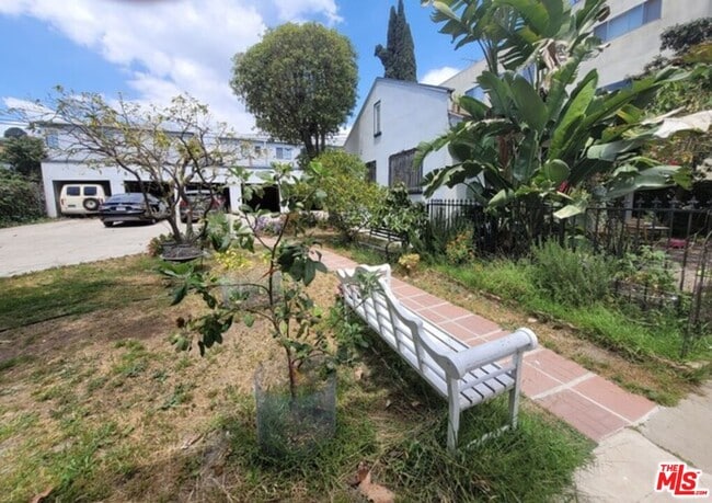 Building Photo - 5405 Russell Ave