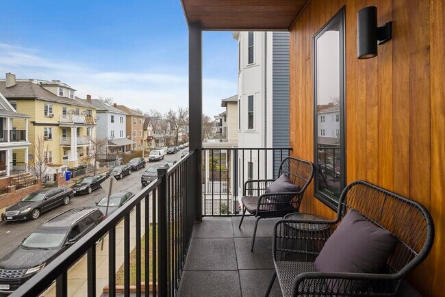 Building Photo - 68 Armandine St