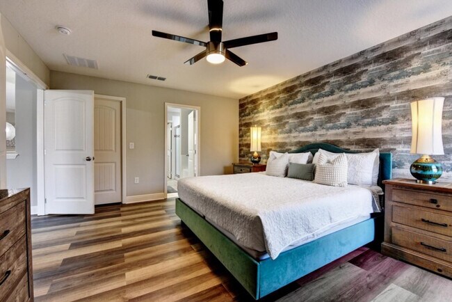 Building Photo - 5254 Wildwood Wy