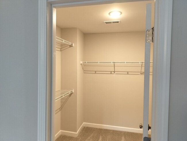 Building Photo - Hidden Gen 2