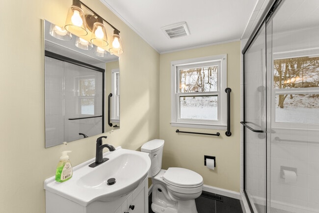 Building Photo - 52B Fuller Mountain Rd