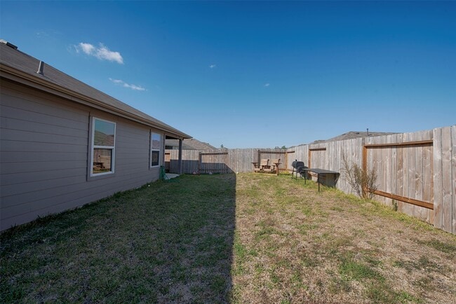 Building Photo - 15223 Mayflower St