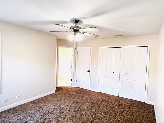 Building Photo - 988 Sheridan Cir
