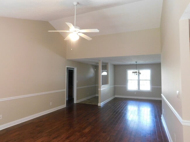 Building Photo - Beautiful Family Home