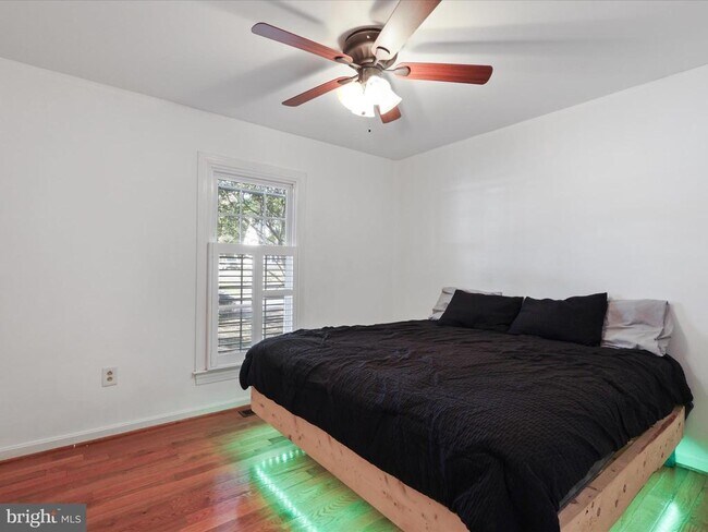 Building Photo - 8 English Oak Cir