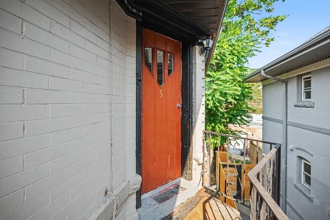 Building Photo - 1464 N Elizabeth St