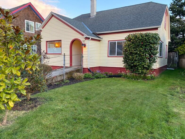 Primary Photo - 509 Spruce St E