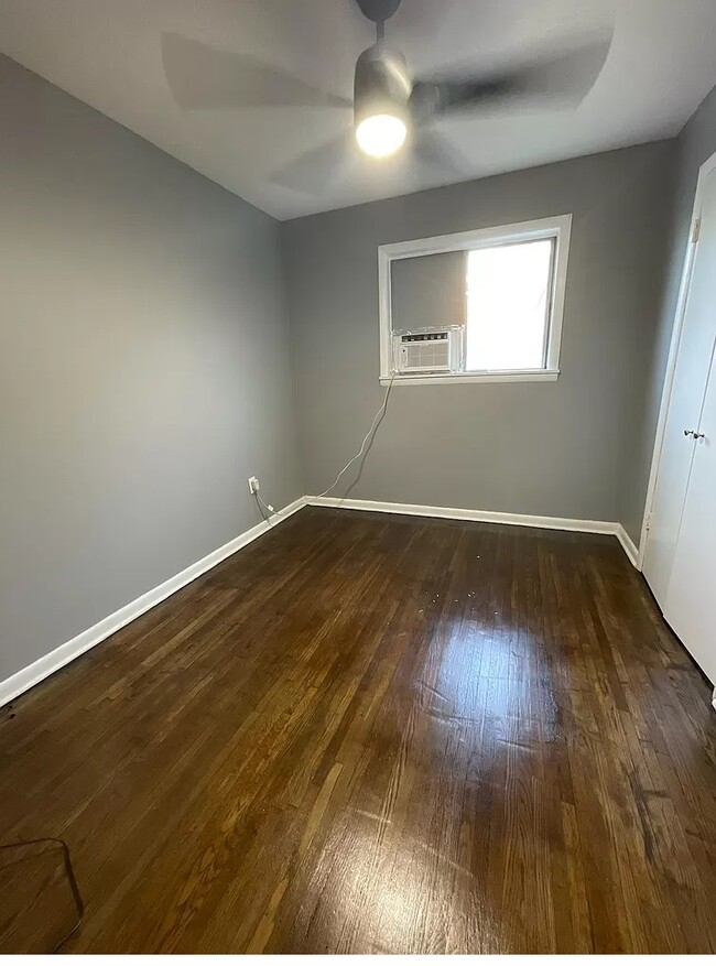 Building Photo - 727 Silver St