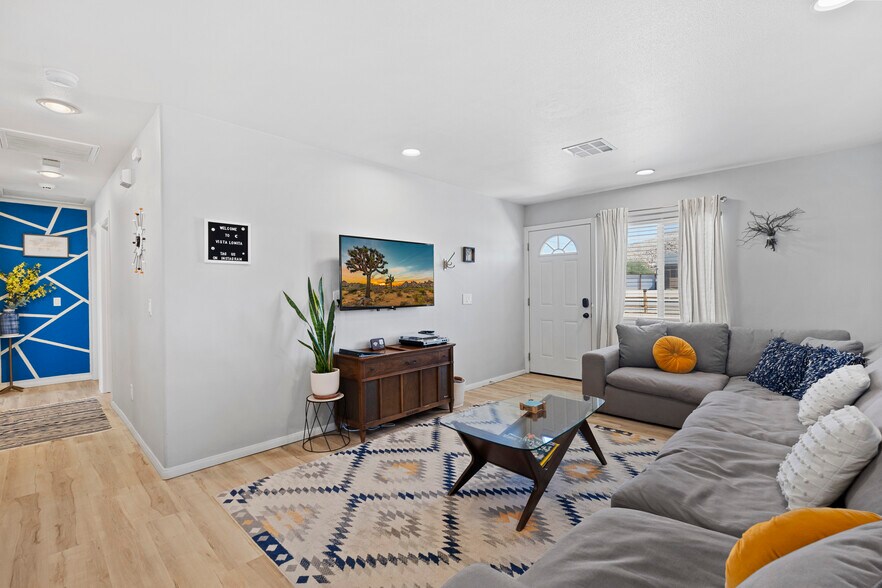 Building Photo - 61894 Valley View Cir