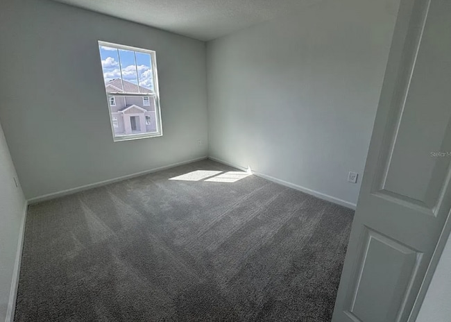 Building Photo - Charming 3-Bed Townhouse Retreat with 2.5 ...