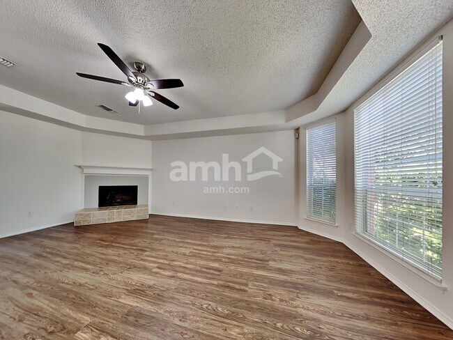 Building Photo - 3917 Periwinkle Dr