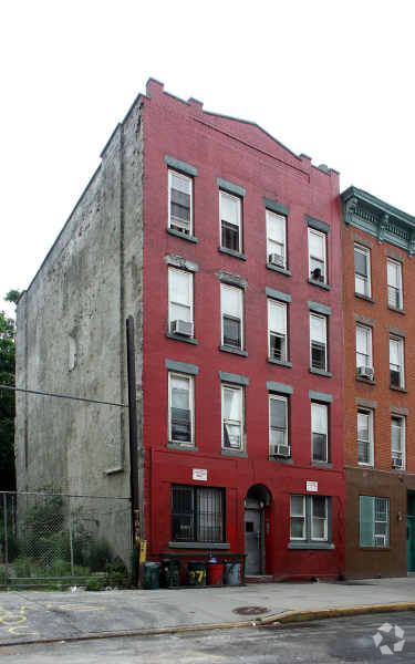 Building Photo - 874 Bergen St