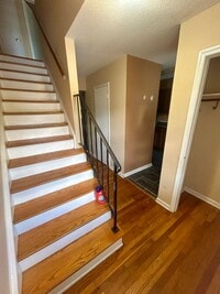 Building Photo - Spacious 2BR Townhome Near Downtown Carrbo...