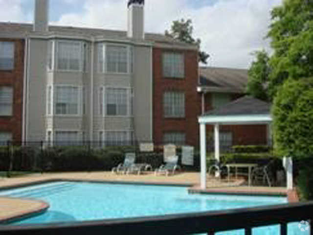 Pool - Rockridge Commons