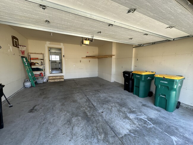 Building Photo - 745 Cathy Dr W