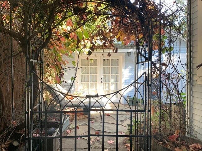 Building Photo - 1204 N Spaulding Ave