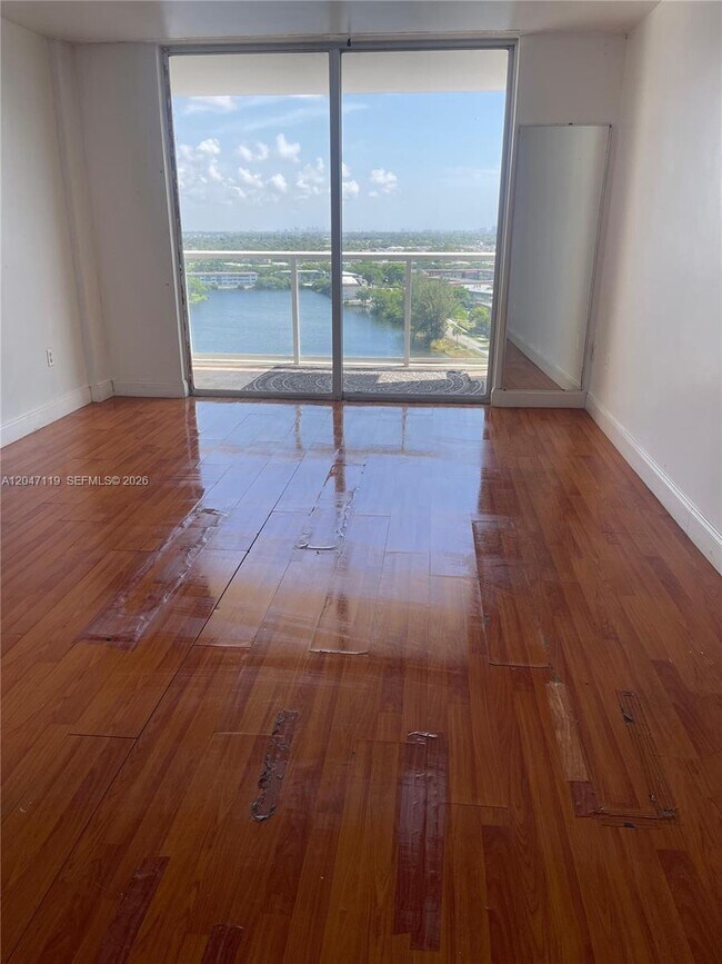 Building Photo - 1351 NE Miami Gardens Dr