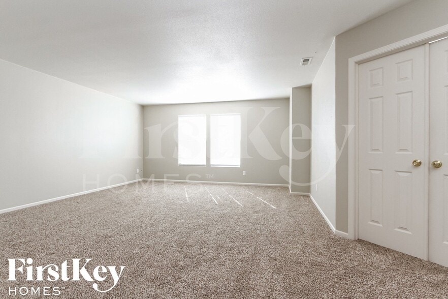 Building Photo - 8655 Hopewell Ct
