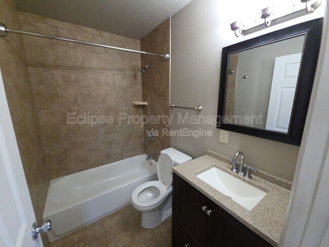 Building Photo - 512 Bell Ct