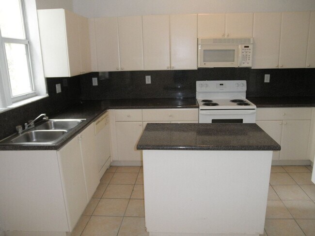 Building Photo - Shoma Townhomes