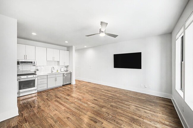 Building Photo - Luxury 3BE/3.5BA located in one of Nashville’s most walkable and vibrant neighborhoods.