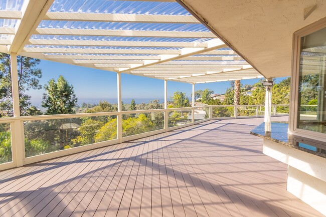 Building Photo - 4 Bedroom / 3 Bathroom Home With Panoramic...