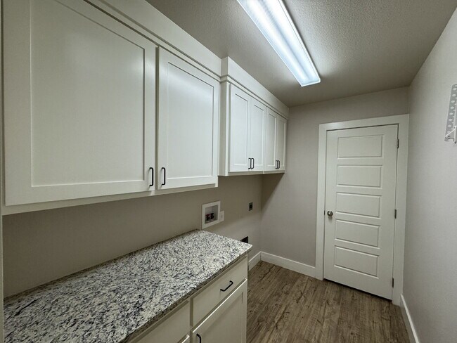 Building Photo - Beautiful Spacious Home in Cooper Schools!