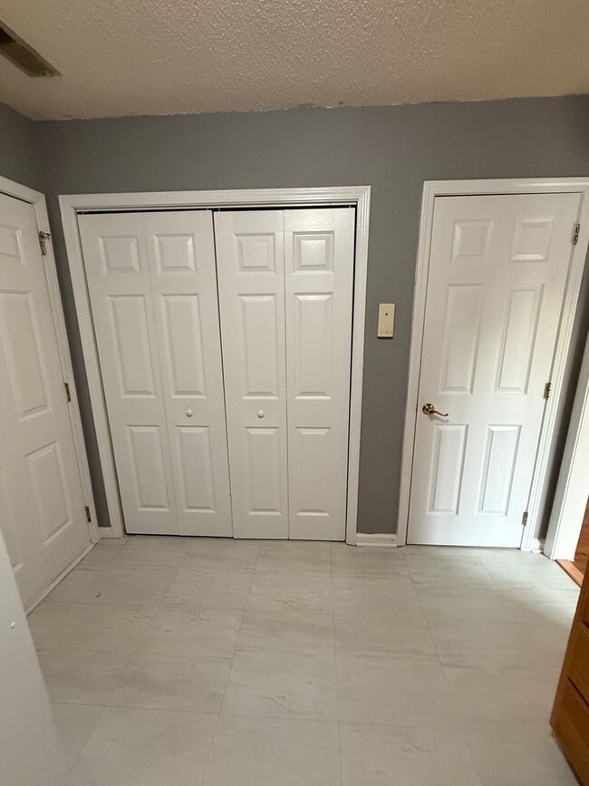 Building Photo - Home with 3 Bedrooms, 2 Baths & Single Attached Garage in Catawba NC