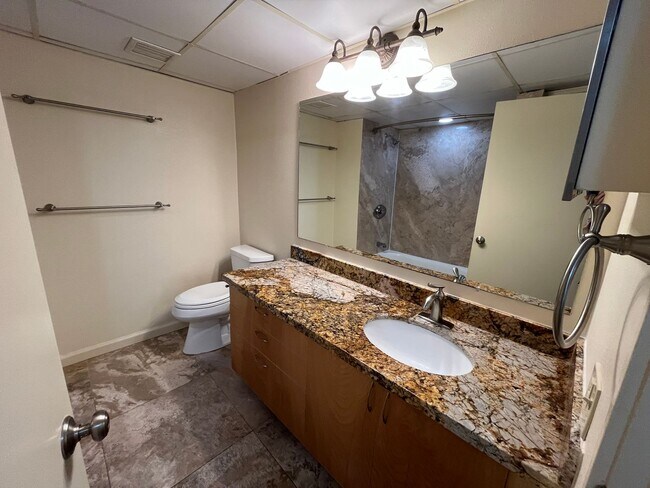 Building Photo - Yacht Harbor Towers (Ala Moana)-1282 sf, 2 bed+den, 2 bath, 2 prkg-INCLUDES UTILITIES