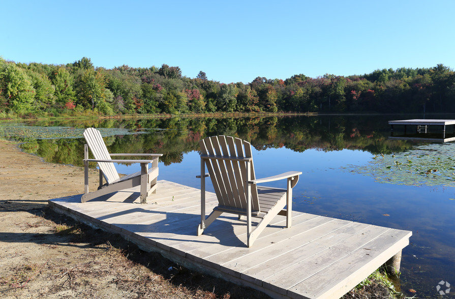 Primary Photo - Foxtail Glen on White Pond