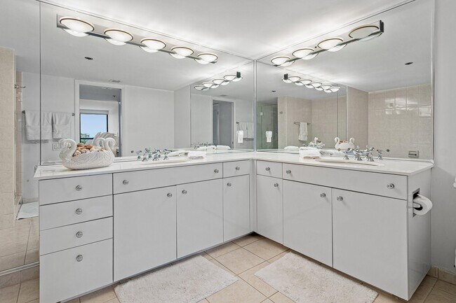 Building Photo - 250 S Ocean Blvd