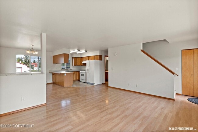 Building Photo - 437 E 14th Ave