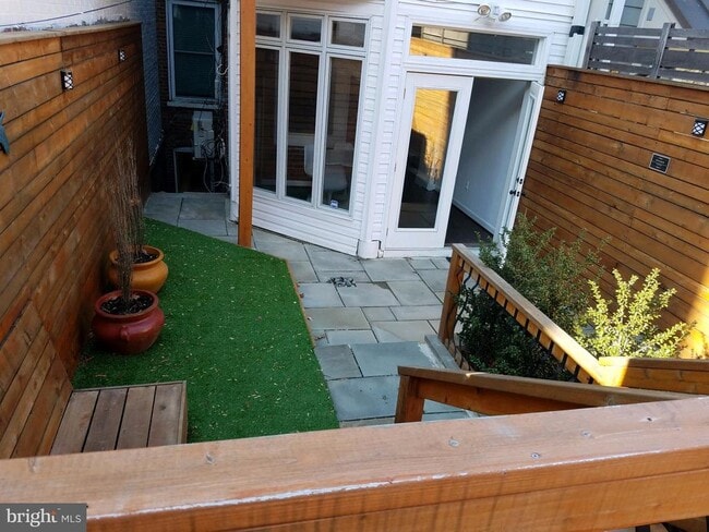 Building Photo - 1890 Ontario Pl NW