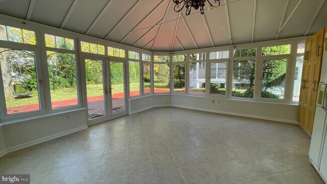 Building Photo - 10130 Blake Ln