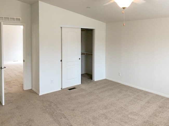 Building Photo - Newer home for rent on large lot!