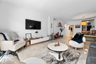 Building Photo - 100 Edgewater Dr