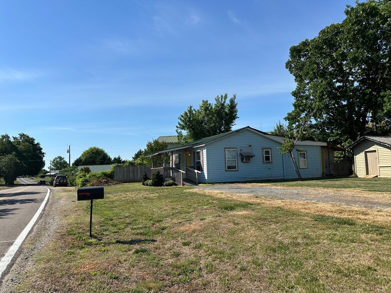 Building Photo - 4499 Hickory Nut Ridge Rd