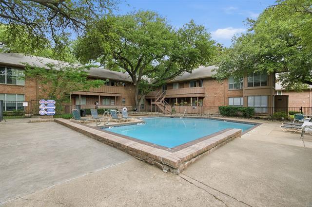 Building Photo - 10566 High Hollows Dr