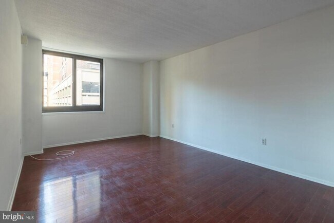 Building Photo - 1420 Locust St