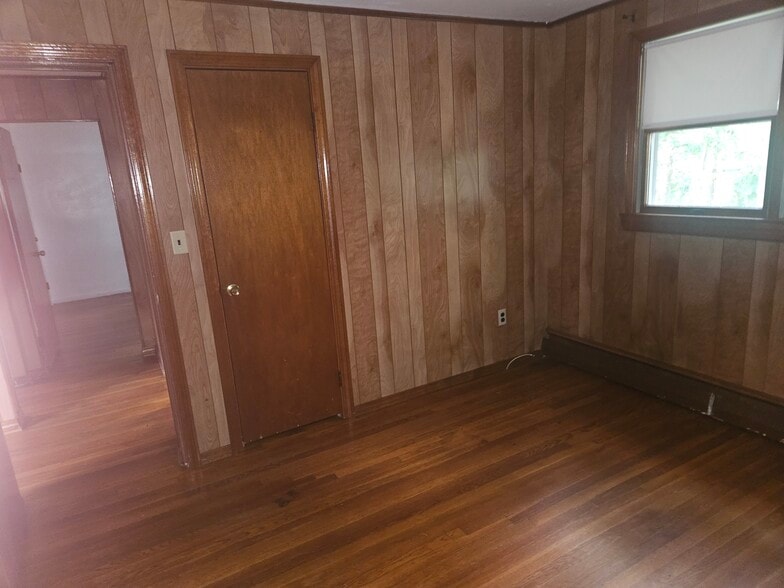 Building Photo - 348 Leslie Dr