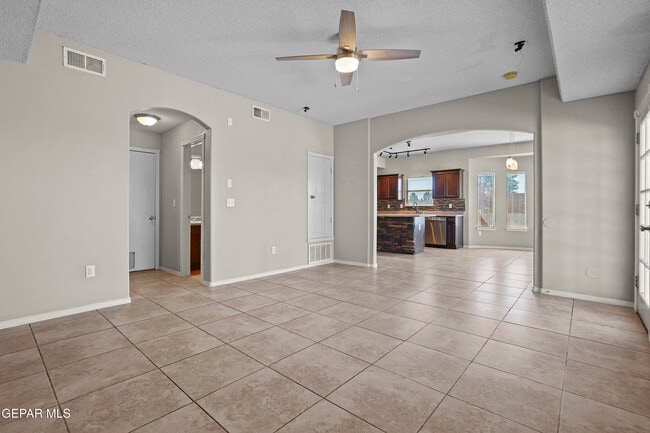 Building Photo - 3261 Garden Point Dr