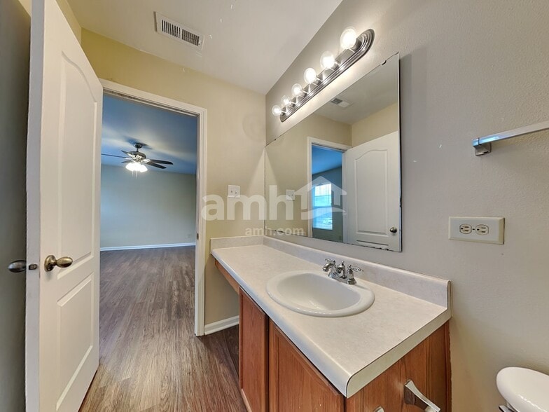 Building Photo - 911 Swearngan Ridge Ct